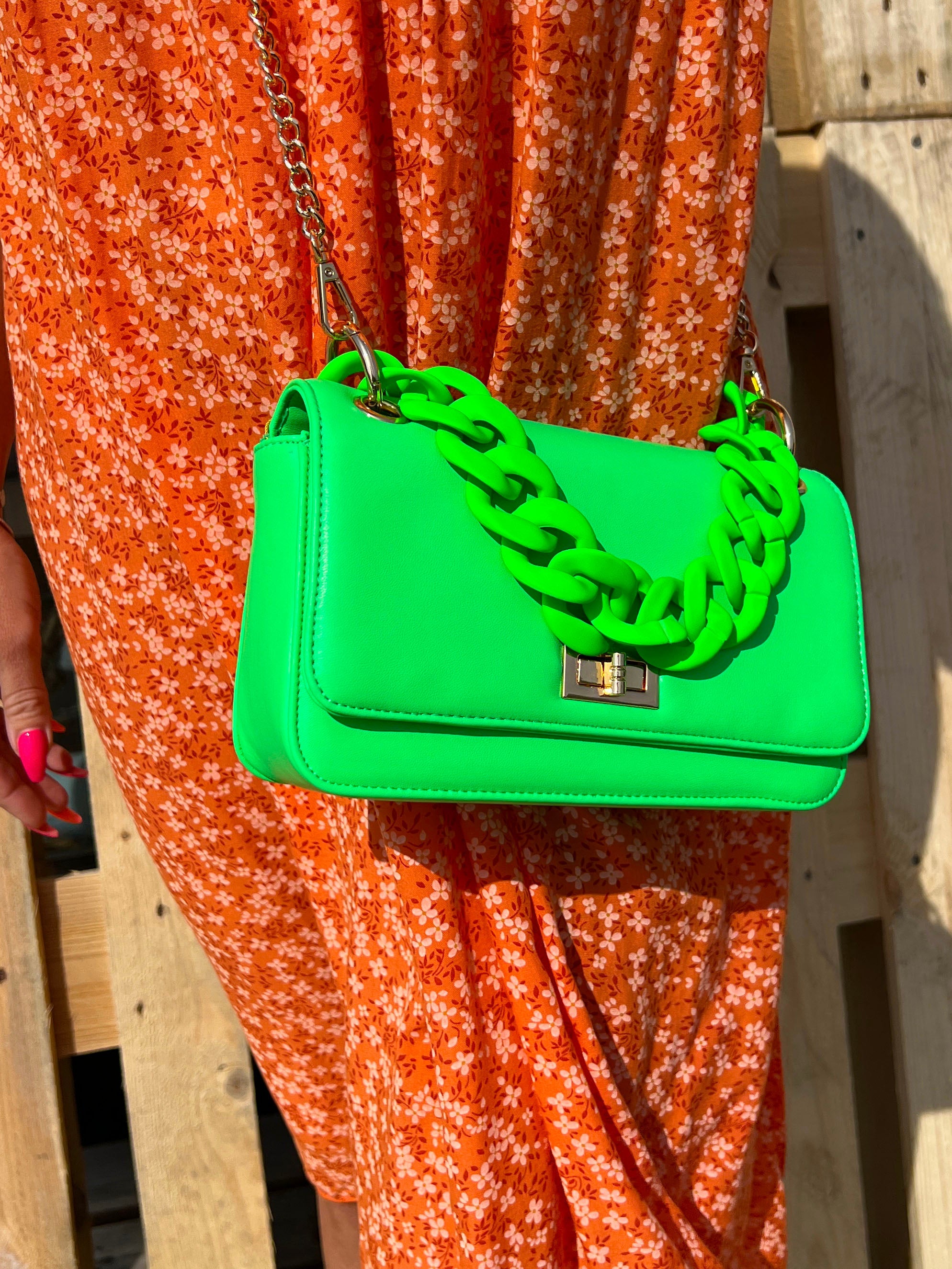 Samine - Neongrön handväska med guldfärgad tyg